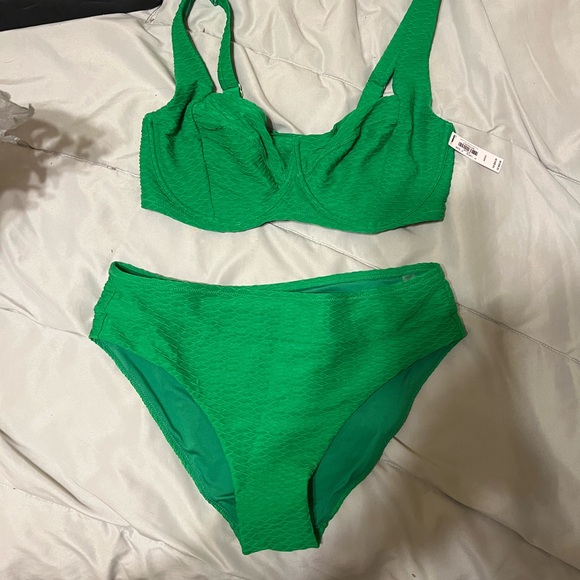 Victoria's Secret Emerald Swimwear - Picture 1 of 2